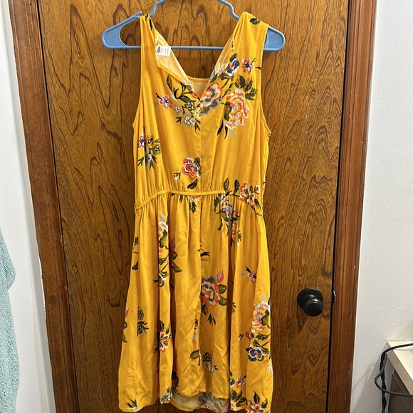 Old Navy Yellow Medium Size Dress With Flowers 💛 - Picture 5 of 5